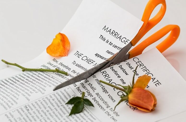 Брачный договор позволяет заранее решить, сколько горя и радости и кому именно должно достаться в случае развода. 